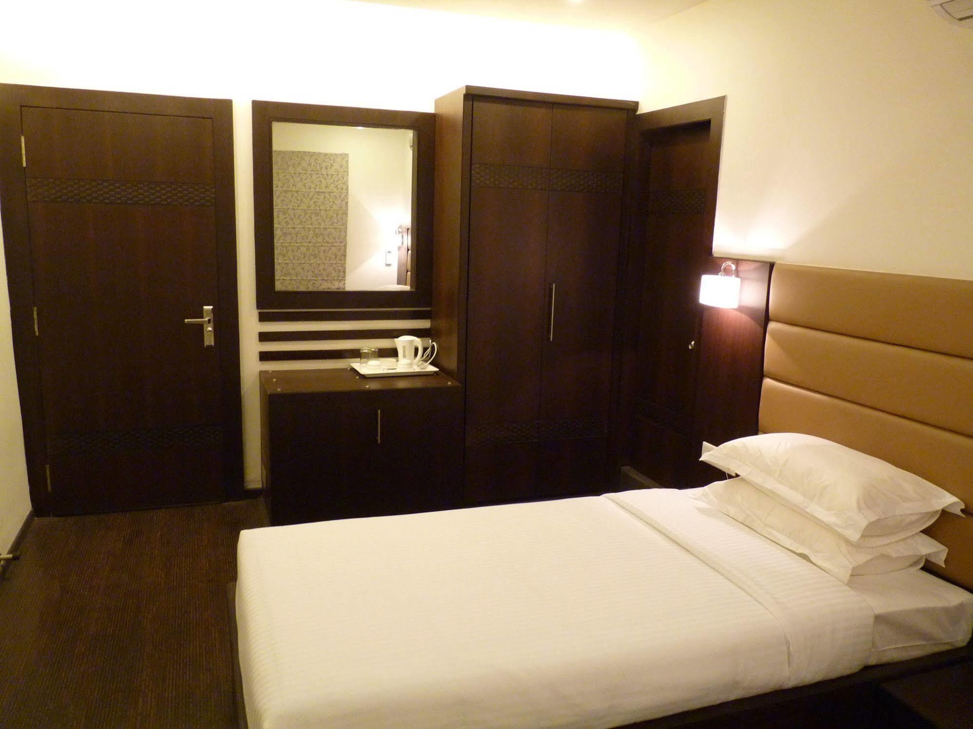 Treebo Trend Hotel Relax Inn Kolkata Exterior photo