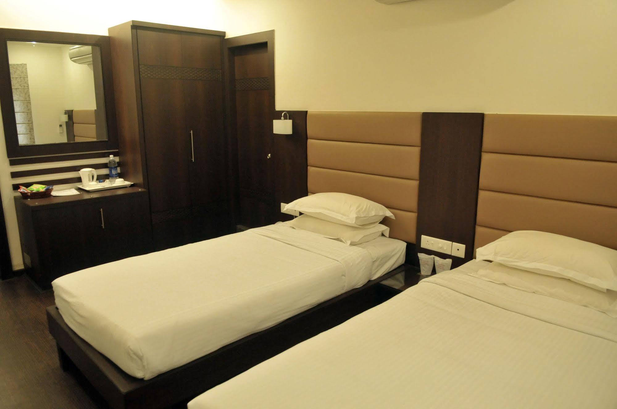 Treebo Trend Hotel Relax Inn Kolkata Exterior photo